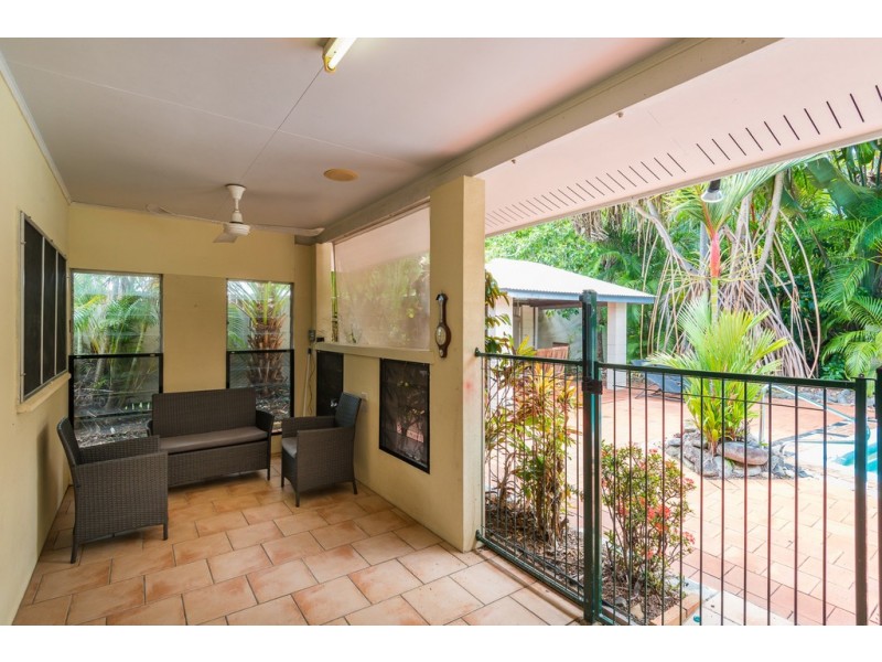 15 THAIS STREET, Palm Cove QLD 4879