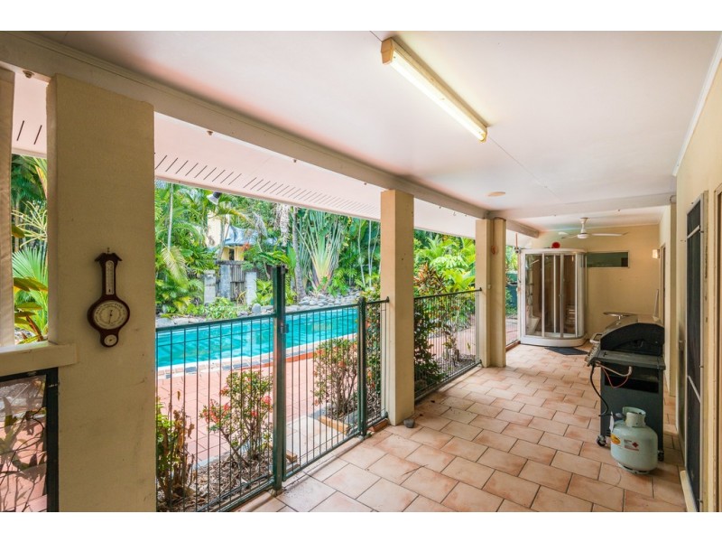 15 THAIS STREET, Palm Cove QLD 4879