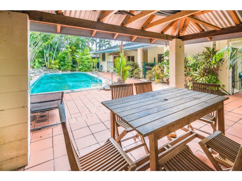 15 THAIS STREET, Palm Cove QLD 4879
