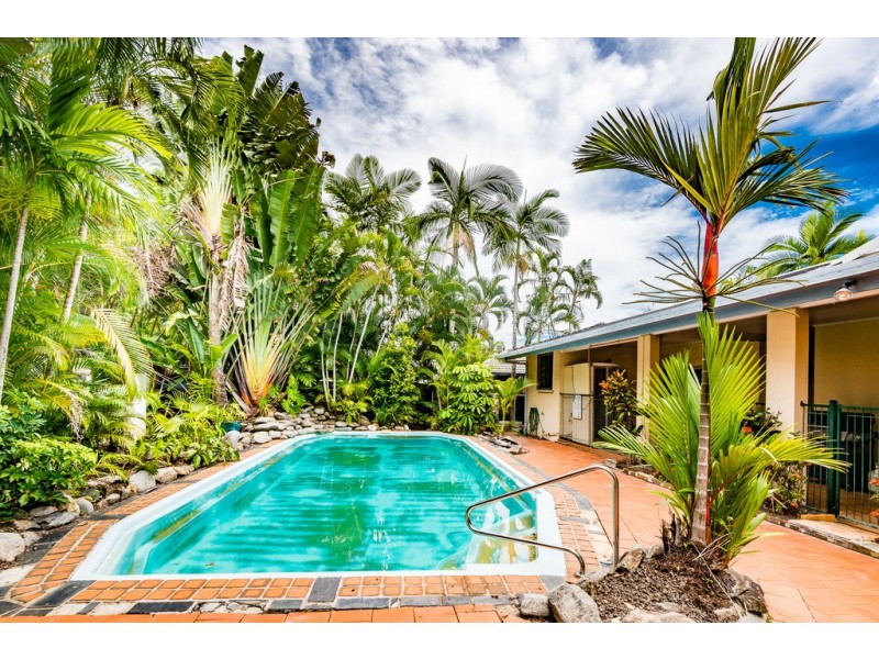 15 THAIS STREET, Palm Cove QLD 4879