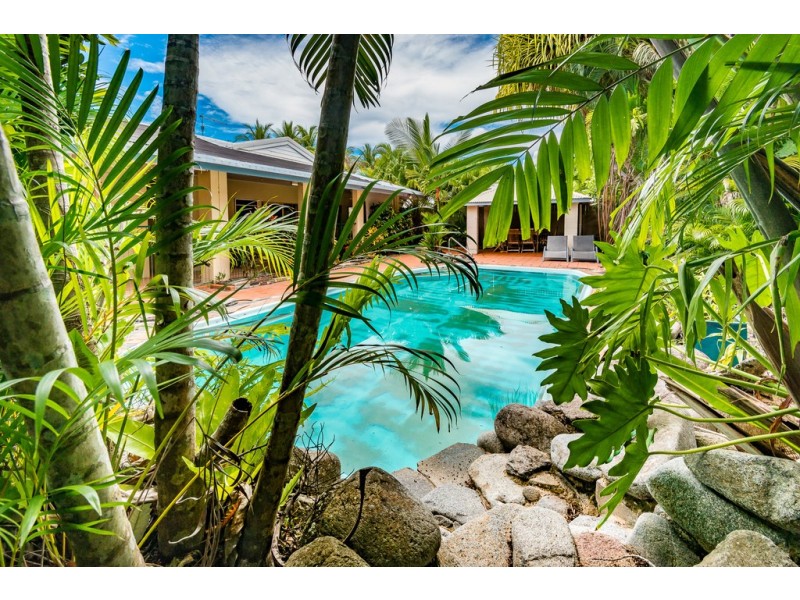 15 THAIS STREET, Palm Cove QLD 4879
