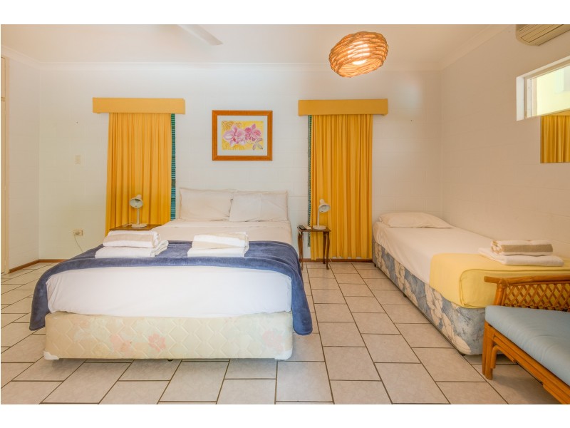 15 THAIS STREET, Palm Cove QLD 4879