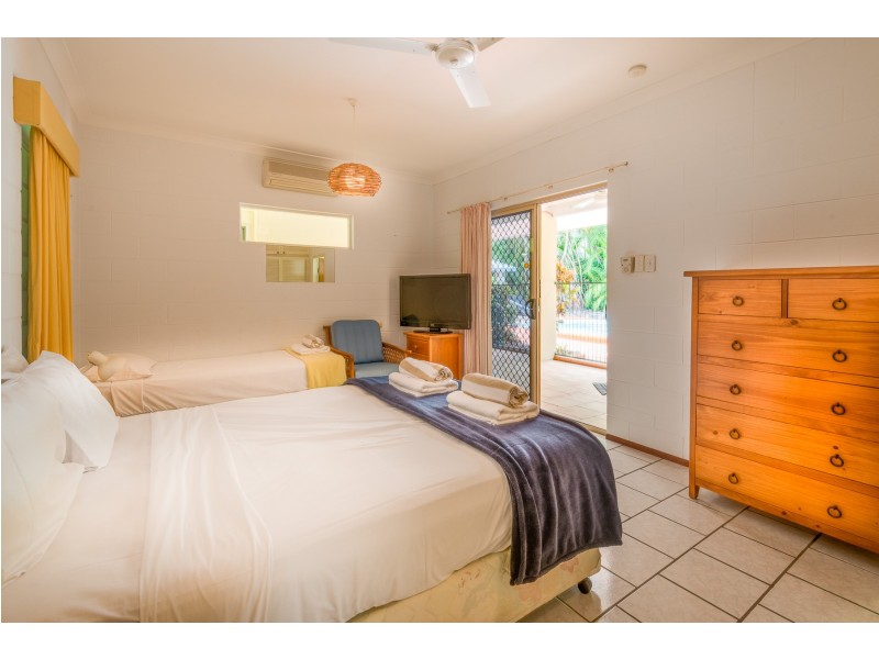 15 THAIS STREET, Palm Cove QLD 4879