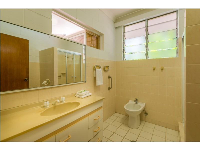 15 THAIS STREET, Palm Cove QLD 4879