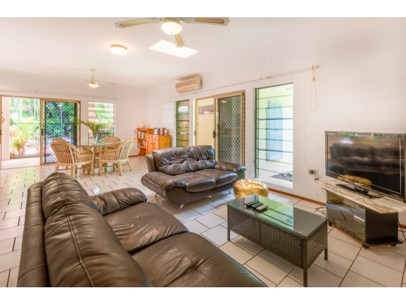 15 THAIS STREET, Palm Cove QLD 4879