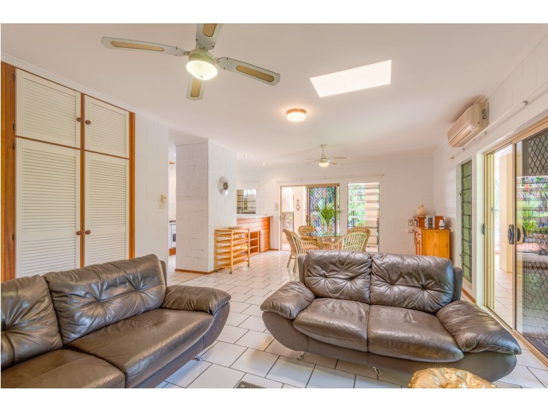 15 THAIS STREET, Palm Cove QLD 4879