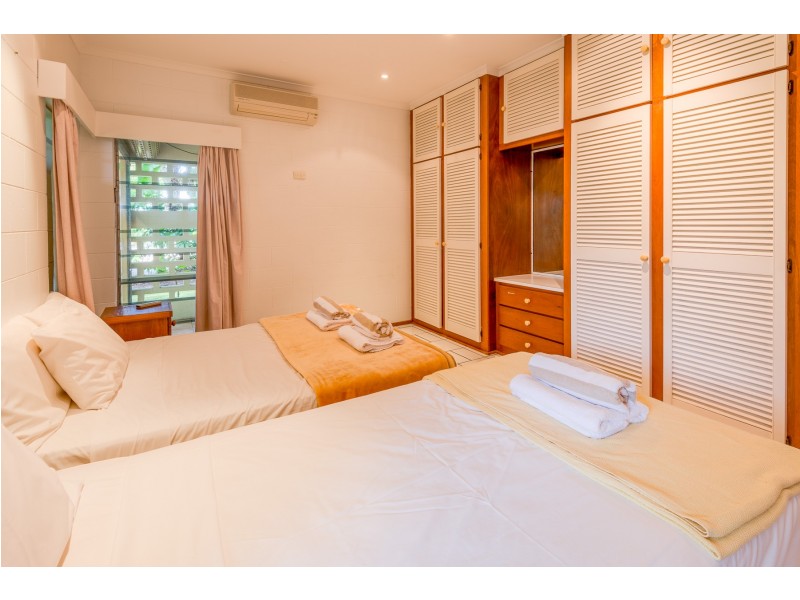 15 THAIS STREET, Palm Cove QLD 4879