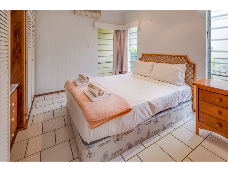 15 THAIS STREET, Palm Cove QLD 4879