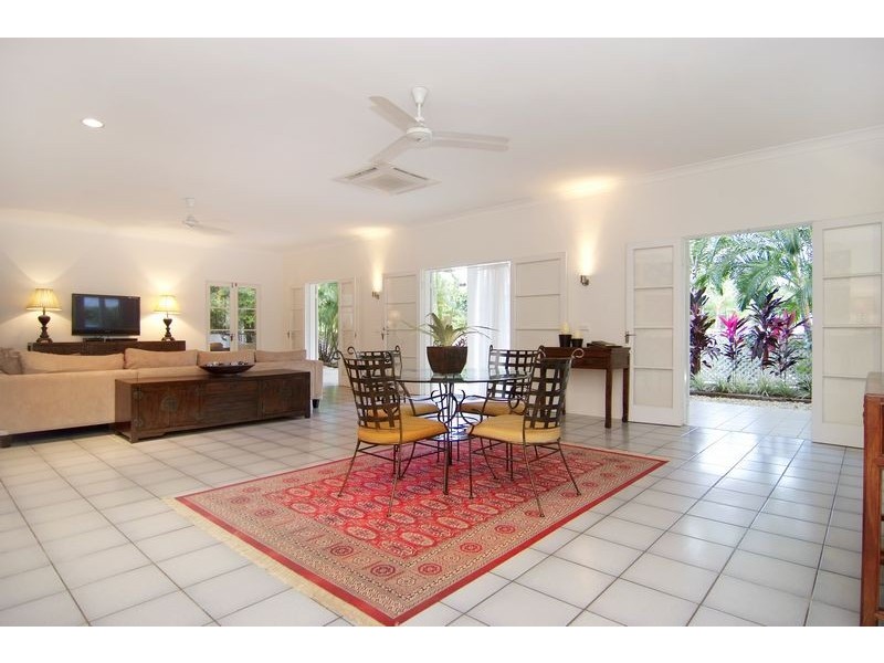 18 OLIVA STREET, Palm Cove QLD 4879