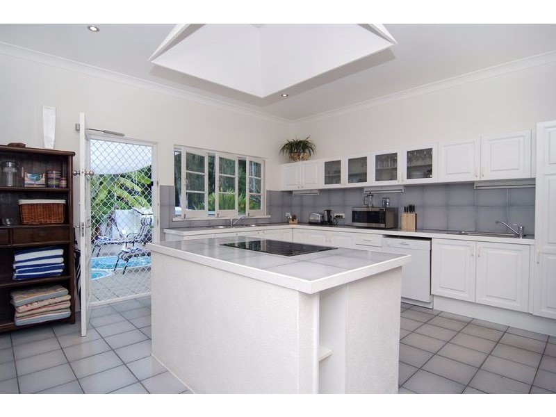 18 OLIVA STREET, Palm Cove QLD 4879