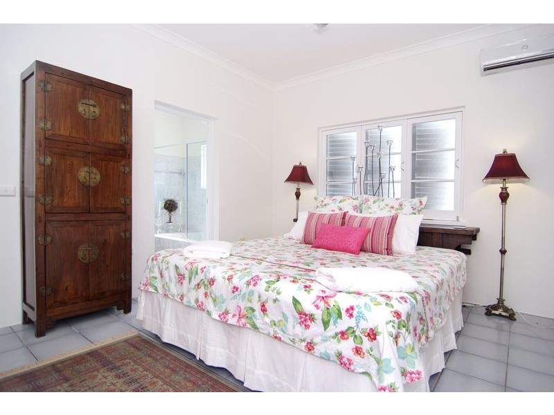 18 OLIVA STREET, Palm Cove QLD 4879