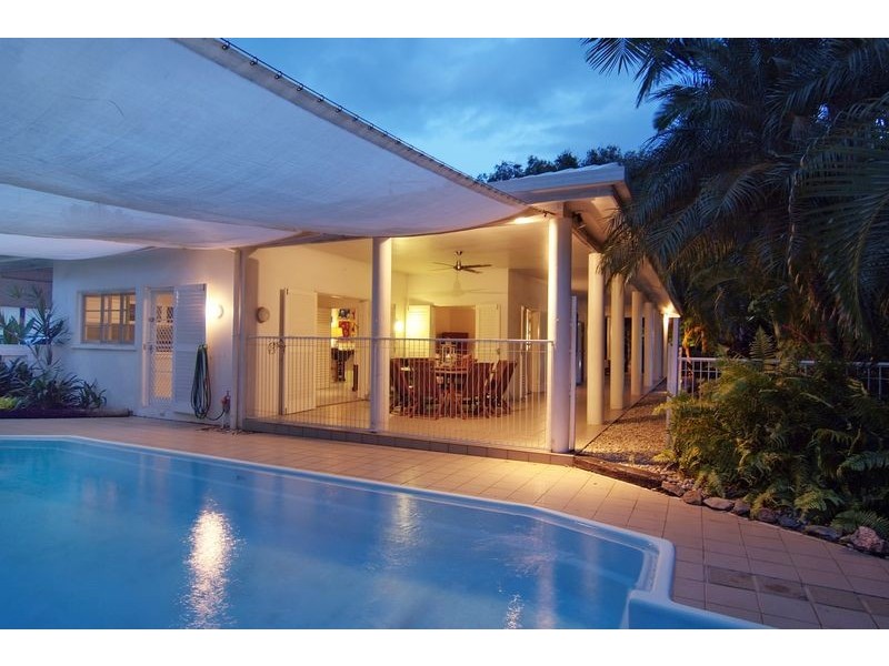 18 OLIVA STREET, Palm Cove QLD 4879