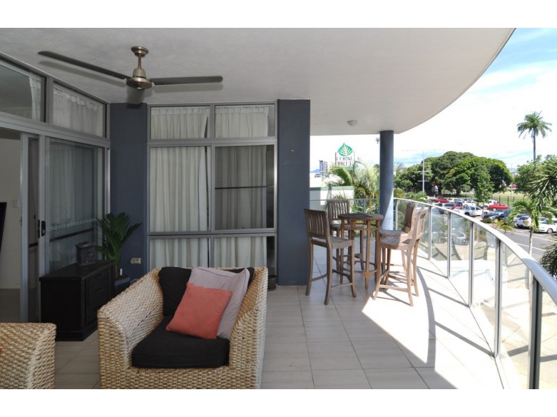 207 @ 174 Grafton Street, Cairns QLD 4870