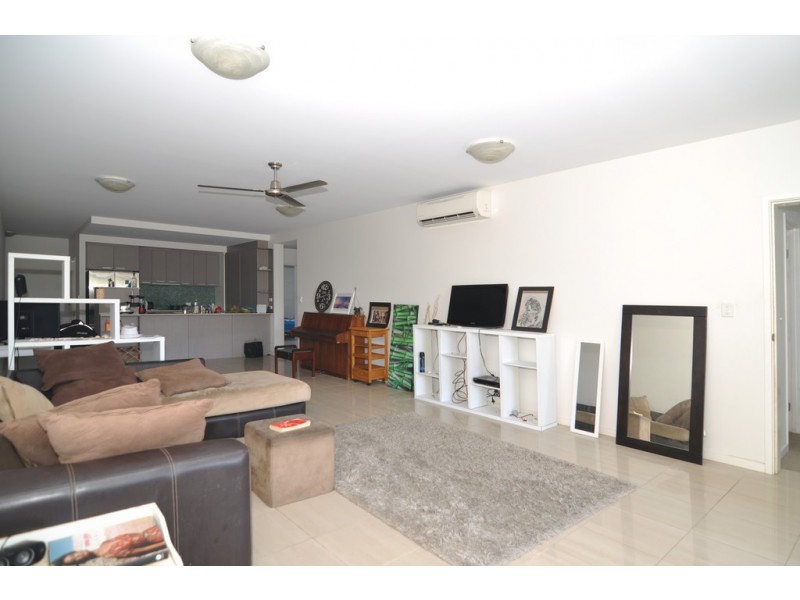 207 @ 174 Grafton Street, Cairns QLD 4870