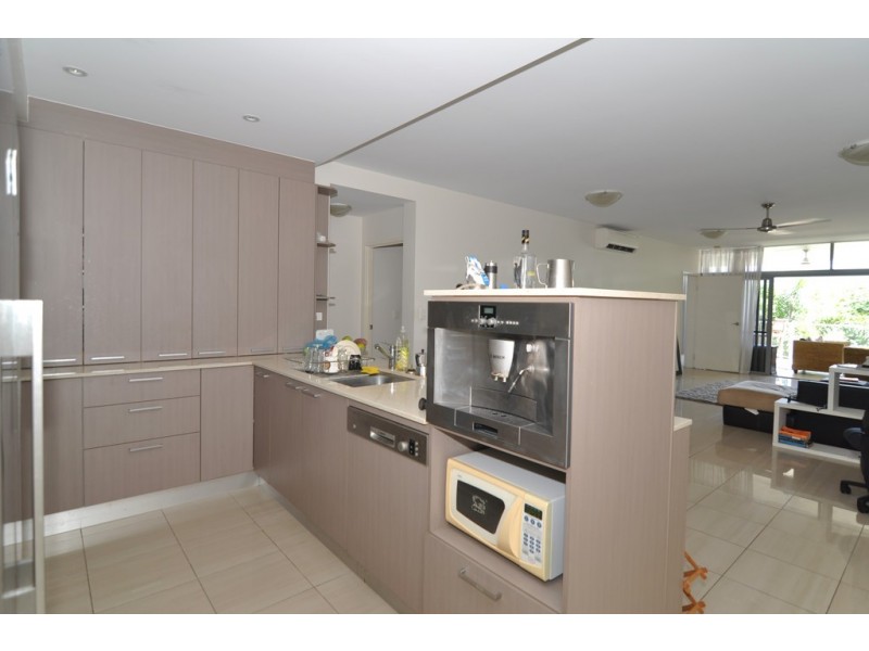 207 @ 174 Grafton Street, Cairns QLD 4870