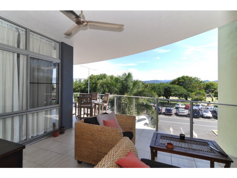 207 @ 174 Grafton Street, Cairns QLD 4870
