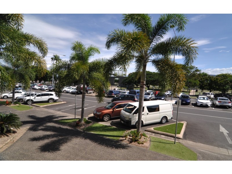 207 @ 174 Grafton Street, Cairns QLD 4870