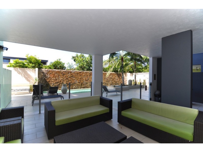 207 @ 174 Grafton Street, Cairns QLD 4870
