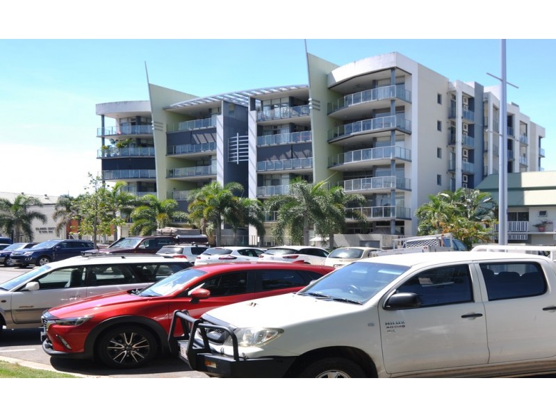 207 @ 174 Grafton Street, Cairns QLD 4870