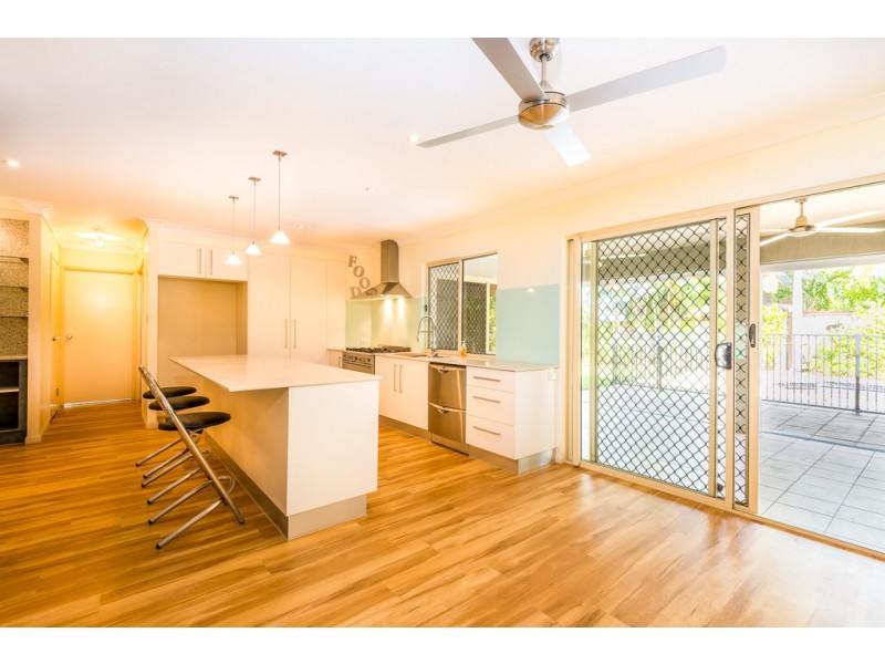 9 EVERGLADES STREET, Palm Cove QLD 4879