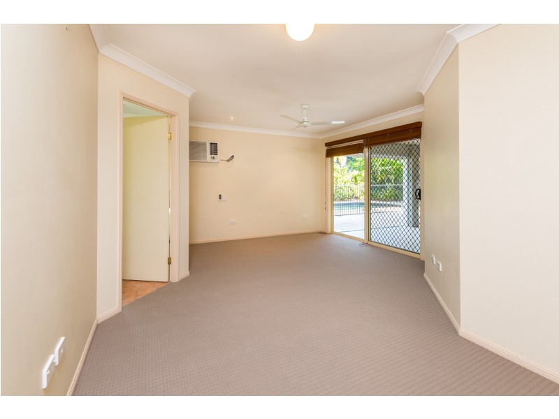 9 EVERGLADES STREET, Palm Cove QLD 4879