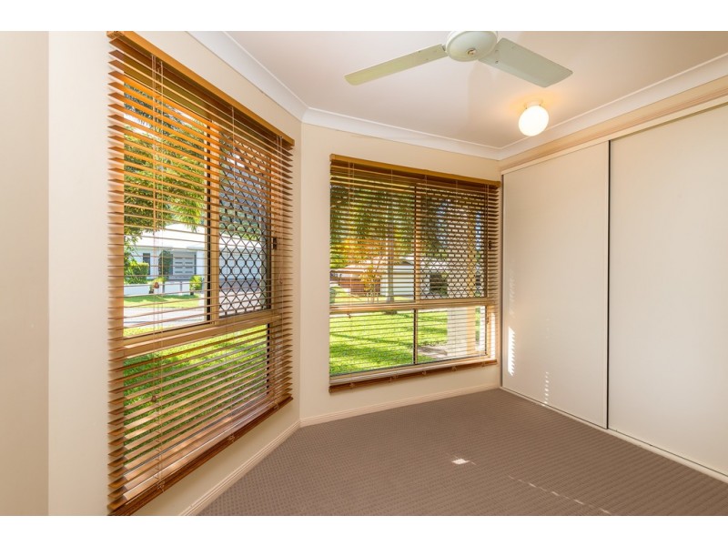 9 EVERGLADES STREET, Palm Cove QLD 4879