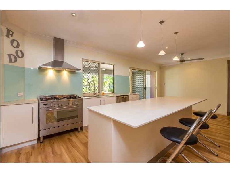 9 EVERGLADES STREET, Palm Cove QLD 4879