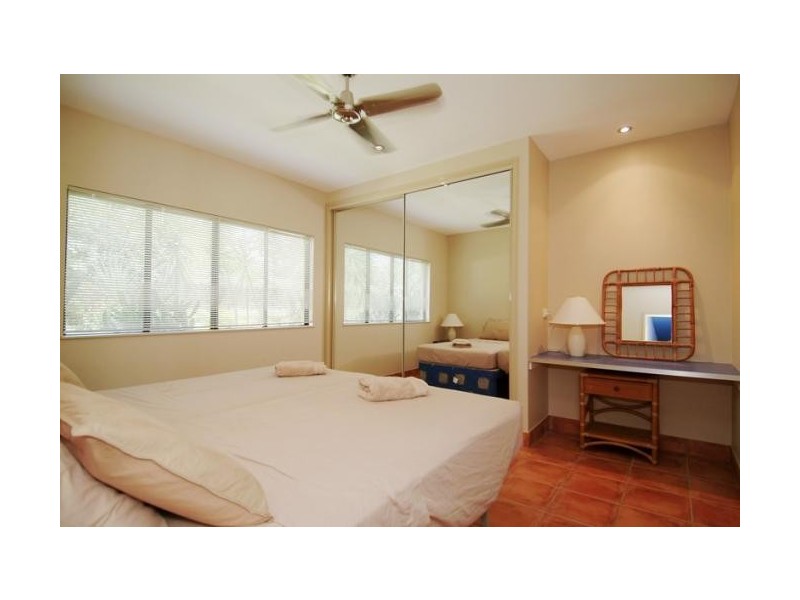 52 Veivers Road, Palm Cove QLD 4879