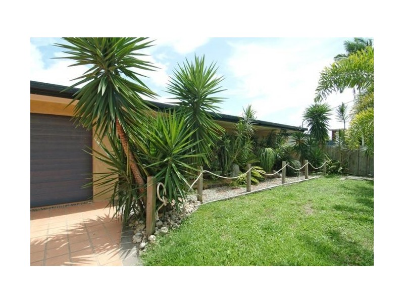 52 Veivers Road, Palm Cove QLD 4879