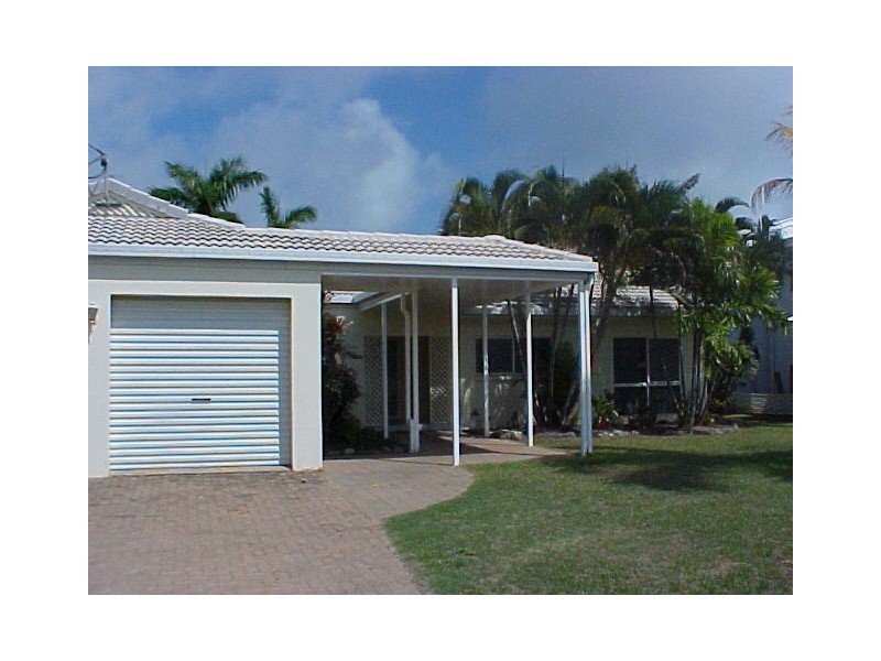 66 Cedar Rd, Palm Cove QLD 4879