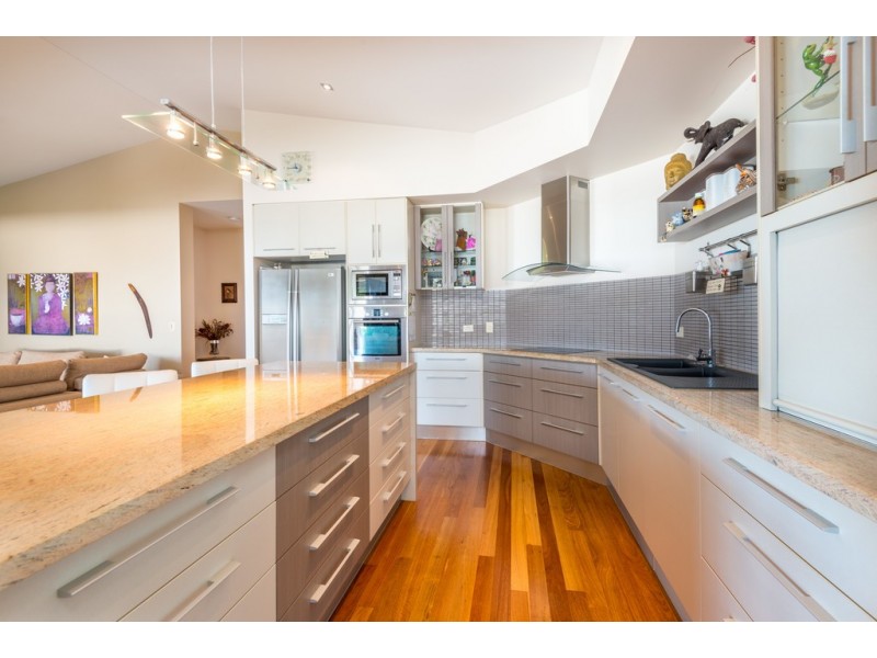 27 Savannah Street, Palm Cove QLD 4879