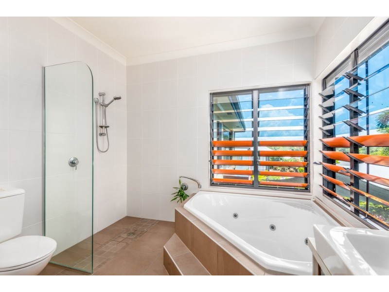 27 Savannah Street, Palm Cove QLD 4879