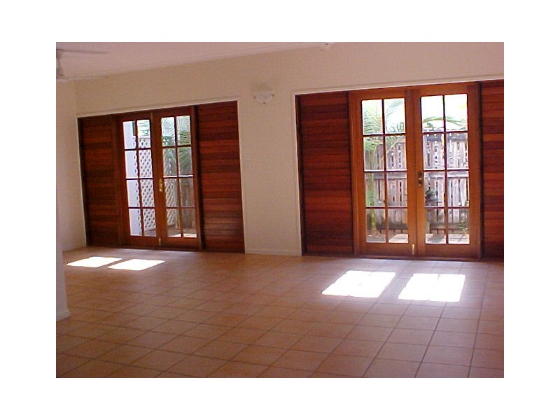 3/7 Harpa St, Palm Cove QLD 4879