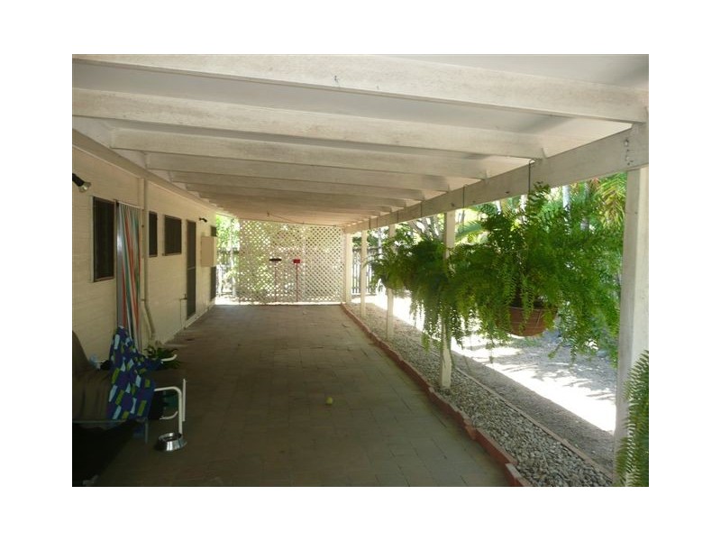 33 Thais St, Palm Cove QLD 4879