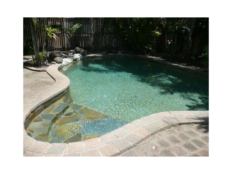 33 Thais St, Palm Cove QLD 4879