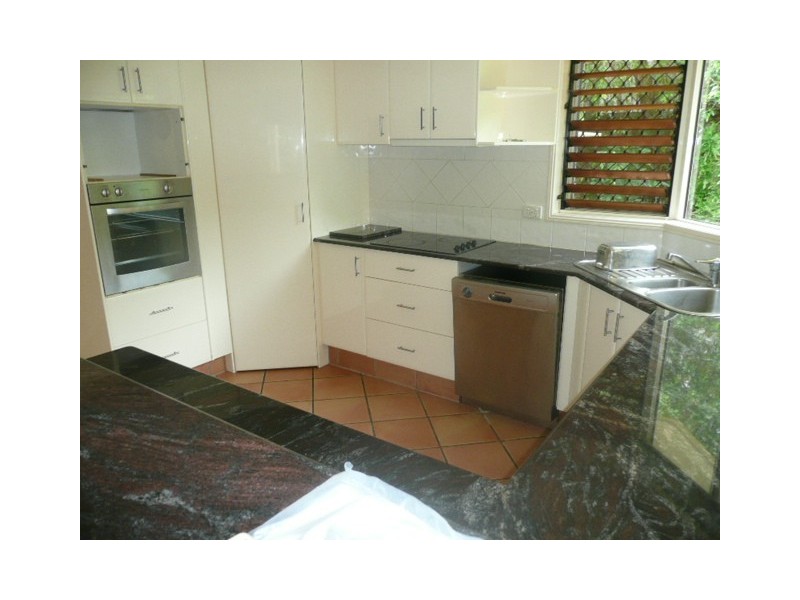 2/31 Oliva St, Palm Cove QLD 4879