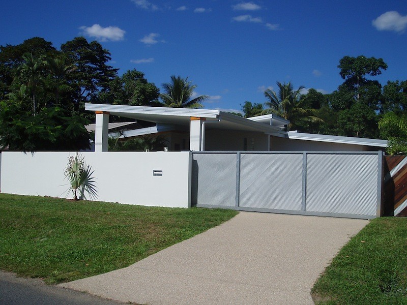 55 Veivers Rd, Palm Cove QLD 4879