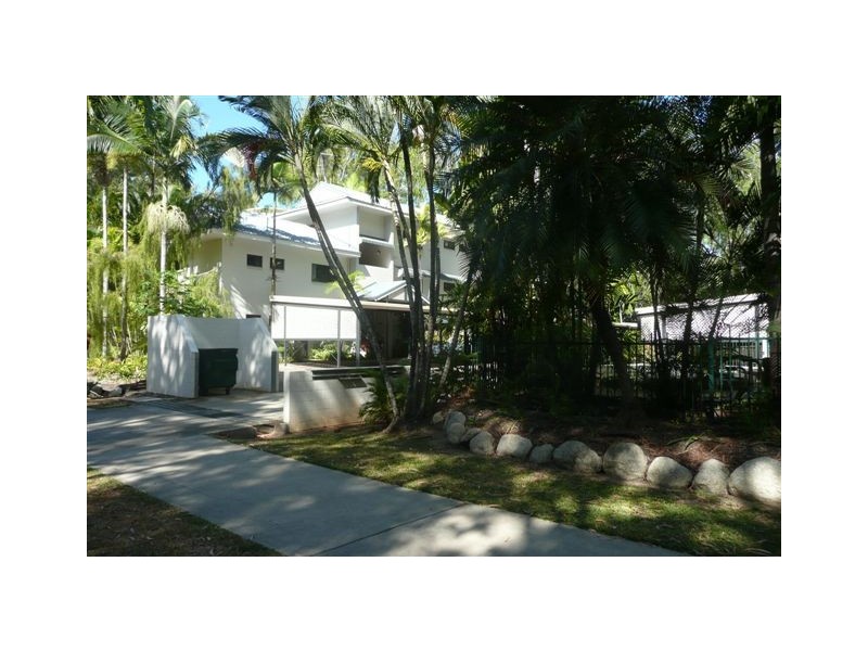 8/21 Cedar Rd, Palm Cove QLD 4879