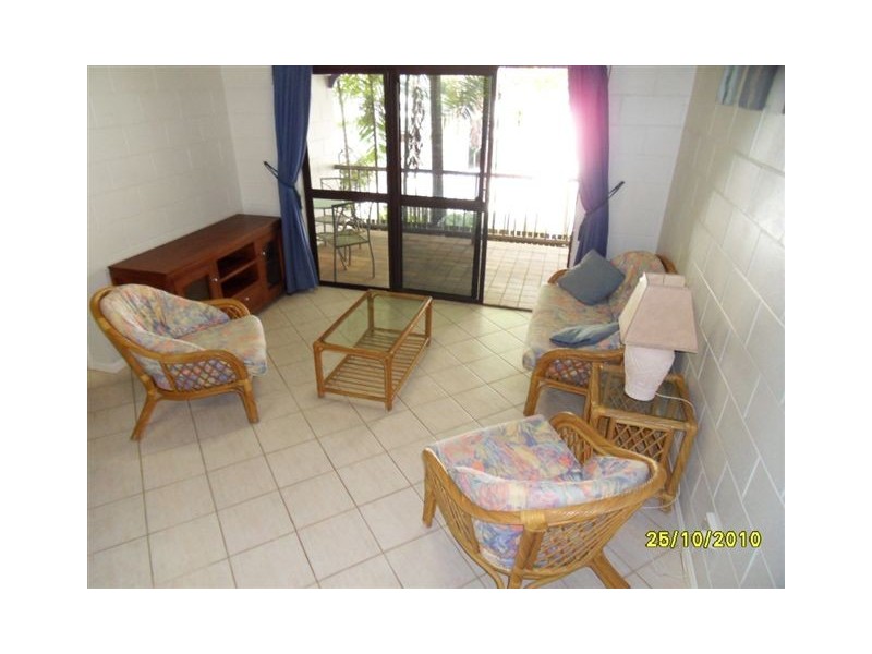 8/21 Cedar Rd, Palm Cove QLD 4879