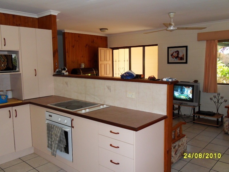 87 Cedar Rd, Palm Cove QLD 4879