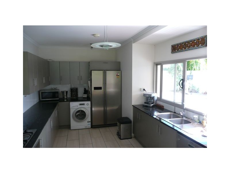 2 Starling St, Kewarra Beach QLD 4879