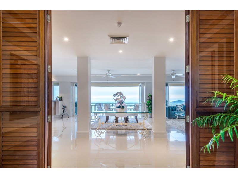 2/17 COLONEL CUMMINGS DRIVE, Palm Cove QLD 4879