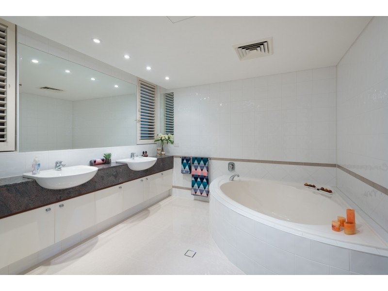 2/17 COLONEL CUMMINGS DRIVE, Palm Cove QLD 4879