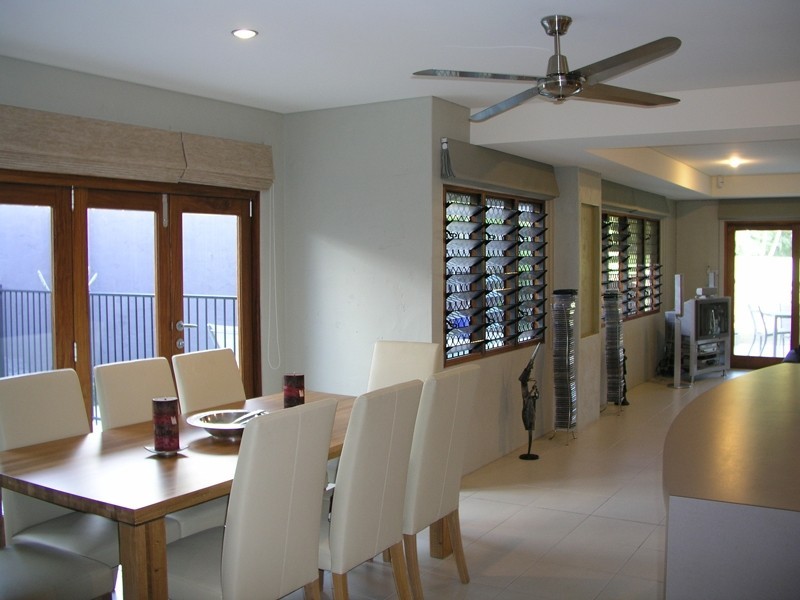 2/82 Cedar Rd, Palm Cove QLD 4879