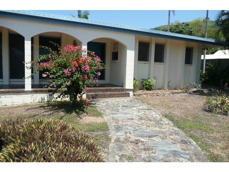 35 Veivers Rd, Palm Cove QLD 4879