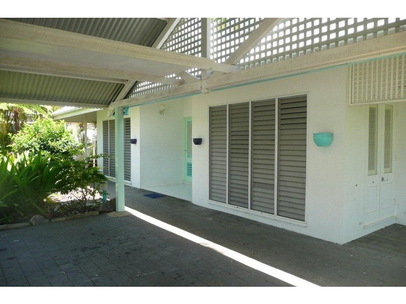 38 Terebra St, Palm Cove QLD 4879