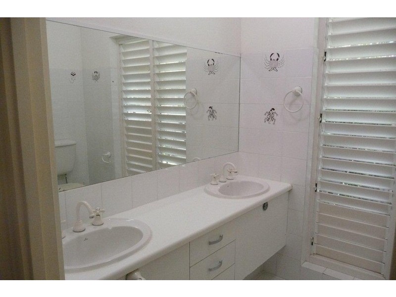 38 Terebra St, Palm Cove QLD 4879