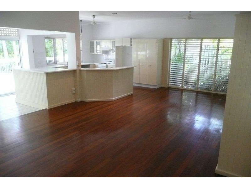 38 Terebra St, Palm Cove QLD 4879