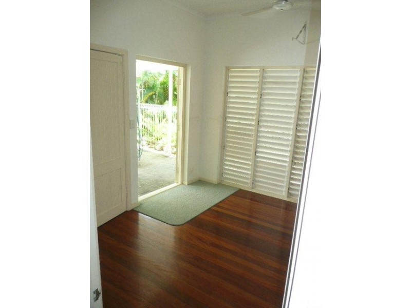 38 Terebra St, Palm Cove QLD 4879