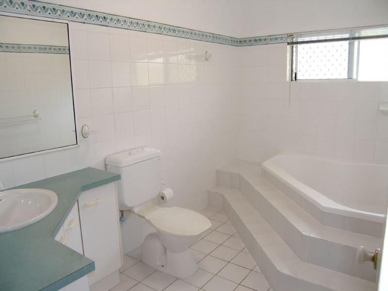 20 Eddy St, Clifton Beach QLD 4879